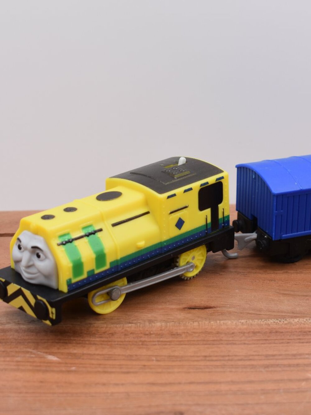 Thomas & Friends Motorized Trackmaster Train Engine RAUL w/ Cargo Trailer 2013